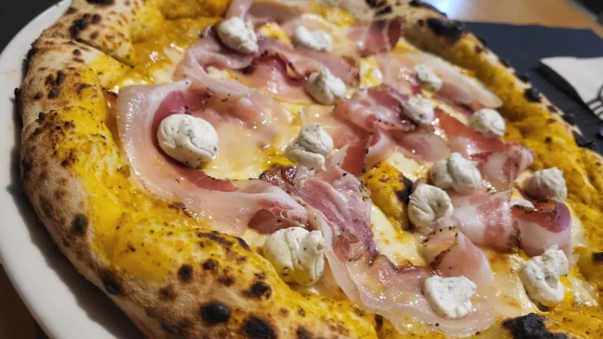 Piccola Napoli es una auténtica pizzería napolitana con dos ubicaciones en Madrid